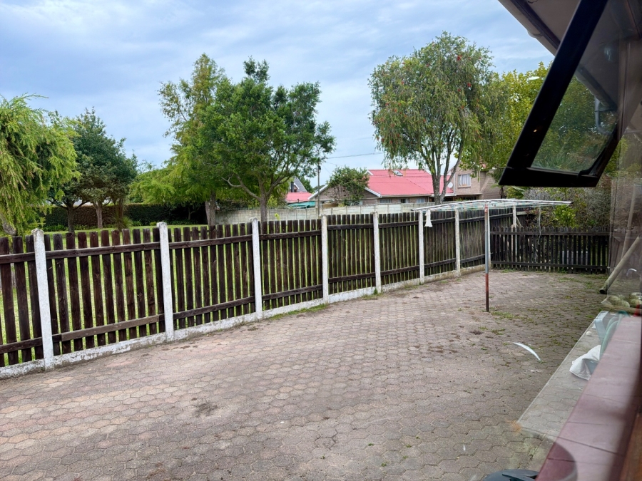 4 Bedroom Property for Sale in Loerie Park Western Cape